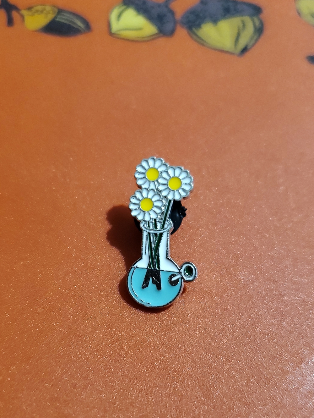 Daisy Bouquet Water Pipe Vase Enamel Pin